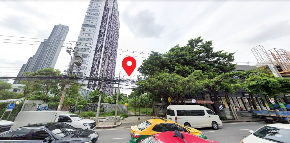 For SaleLandSukhumvit, Asoke, Thonglor : 📢Land for sale on the main road in Ekamai area, Sukhumvit 63, near tourist attractions, BTS, expressway.. width on the road about 32 meters (almost 3 rai) (Number 0: COL136)