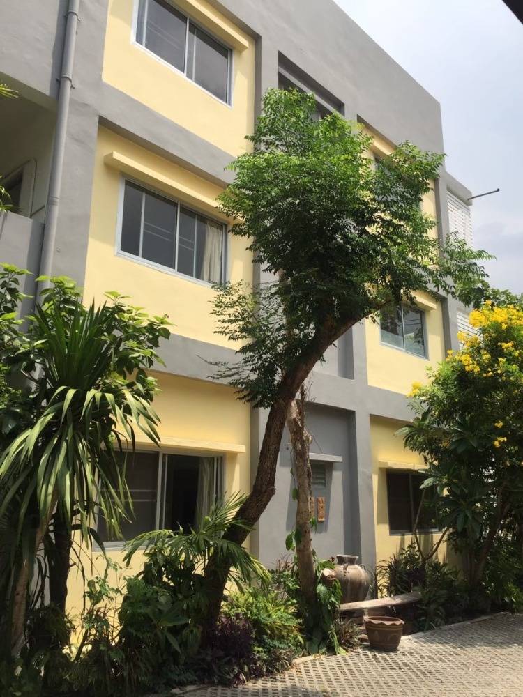 For SaleBusinesses for saleBangna, Bearing, Lasalle : Sale out Condo Bearing 27 with tenants 39,000,000 Baht, 8 big rooms with 1.5 floor detached house, 3 bedrooms 3 bathrooms