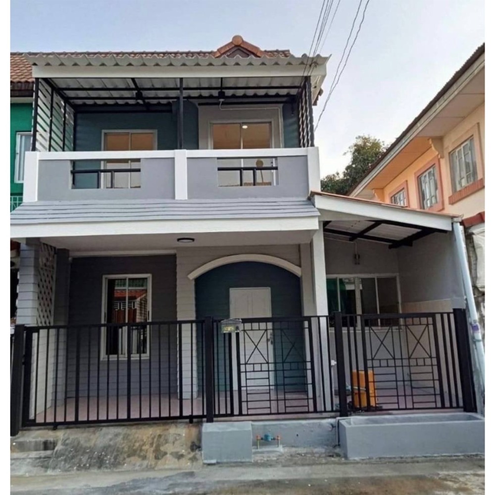 For SaleTownhouseNawamin, Ramindra : Selling below appraisal, 2-storey townhouse behind the corner, area 32 sq m., Chanthakan Village, Soi Permsin 58, the house has 5 bedrooms, 2 bathrooms.