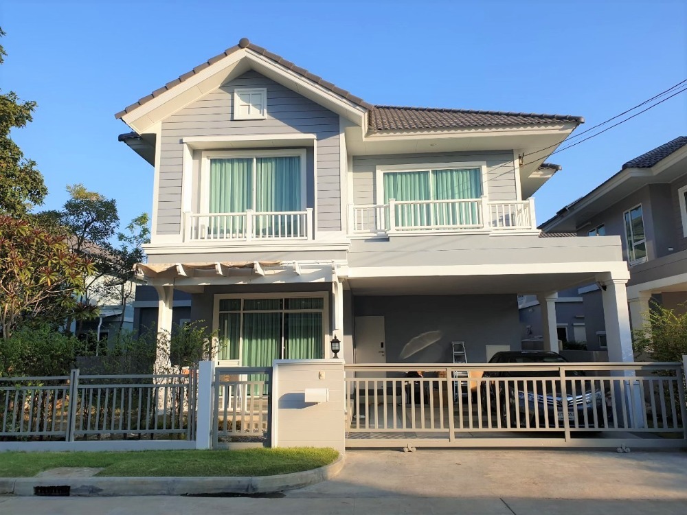 For SaleHouseNawamin, Ramindra : 2-storey detached house for sale, European style, New England Colonial, luxury project, Burasiri Village, Panya Inthra, very new house, ready to move in. Adjacent to the main road along the Khlong Song and the road along the Kanchanaphisek ring.