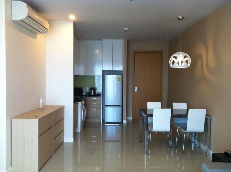 For SaleCondoRama9, Petchburi, RCA : Condo For Sale Circle Condominium 2 Bedroom 2 Bathroom 74 sqm