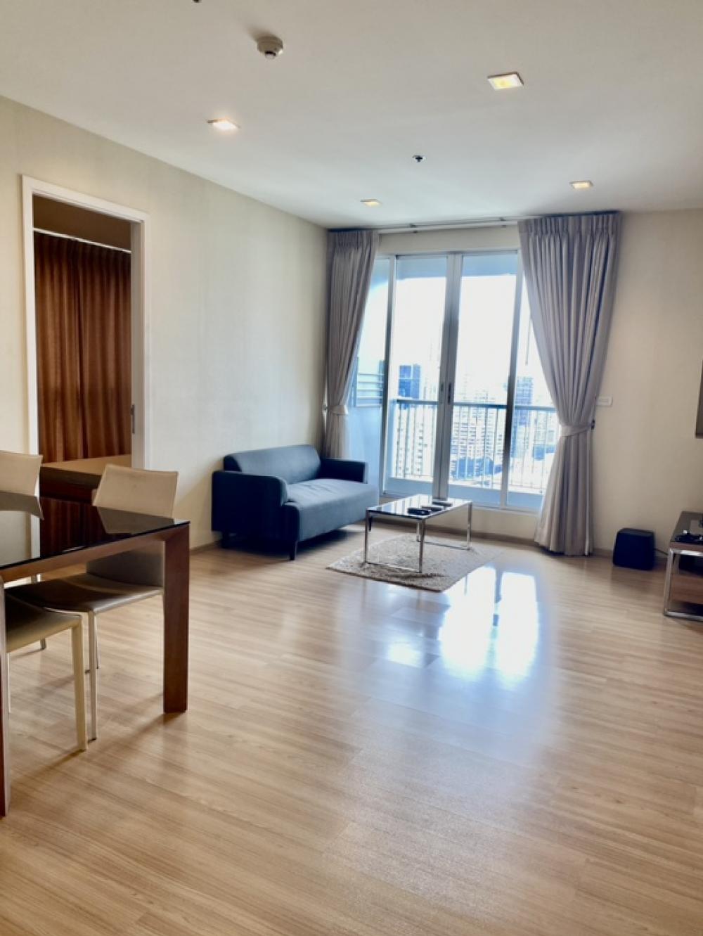 For RentCondoSapankwai,Jatujak : ❤️❤️ Condo for rent, Rhythm Phahon Aree. 2 bedrooms, 2 bathrooms, 28th floor, size 66 sq m, beautiful view, city view, interested contact line/tel 0859114585 ❤️❤️ Location in the heart of the city, price only 32,000 baht, 1 year contract, 2 months deposit