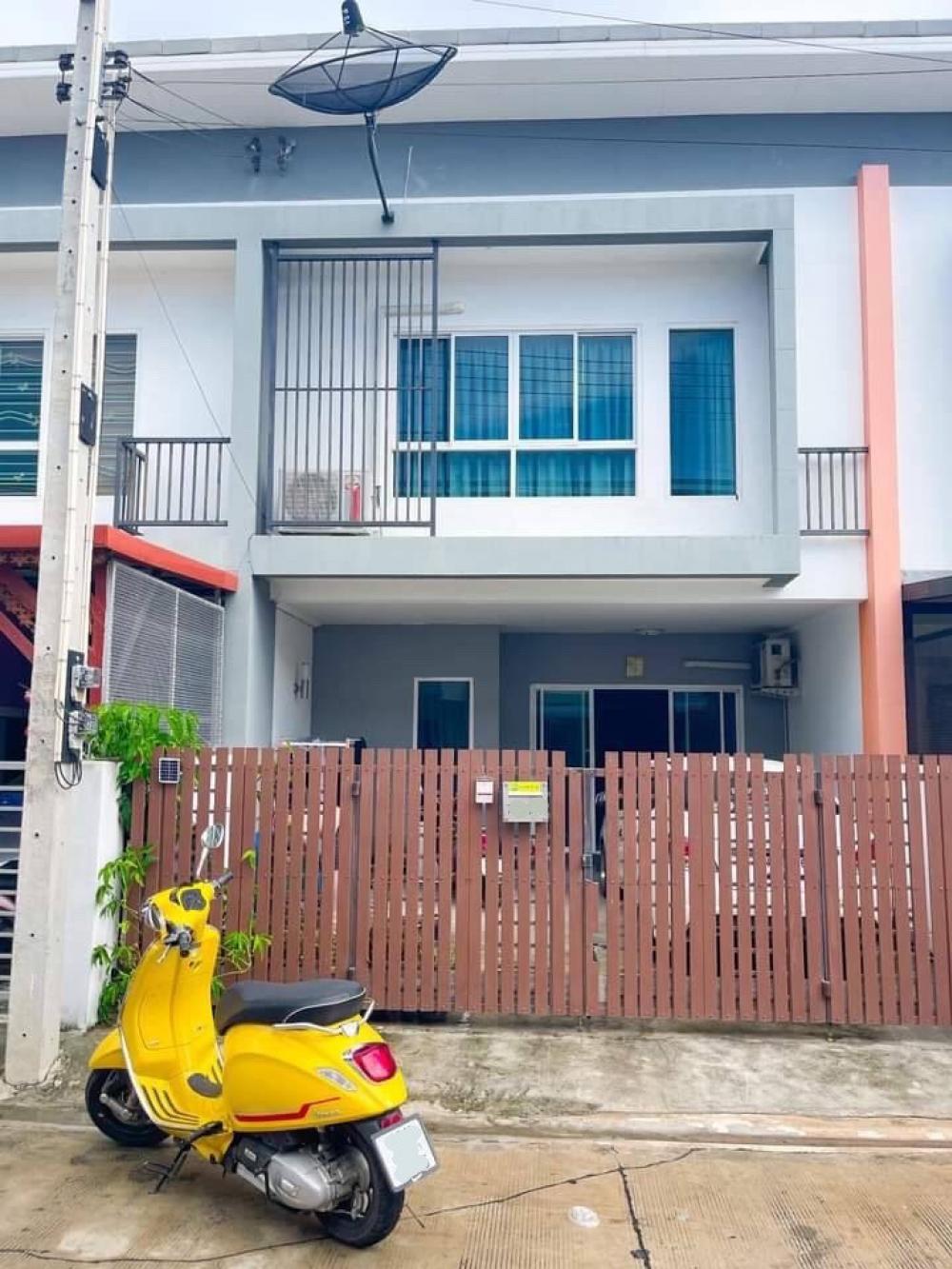 For SaleTownhouseChachoengsao : 2-story townhouse for sale, Sirarom Plus Don Thong.