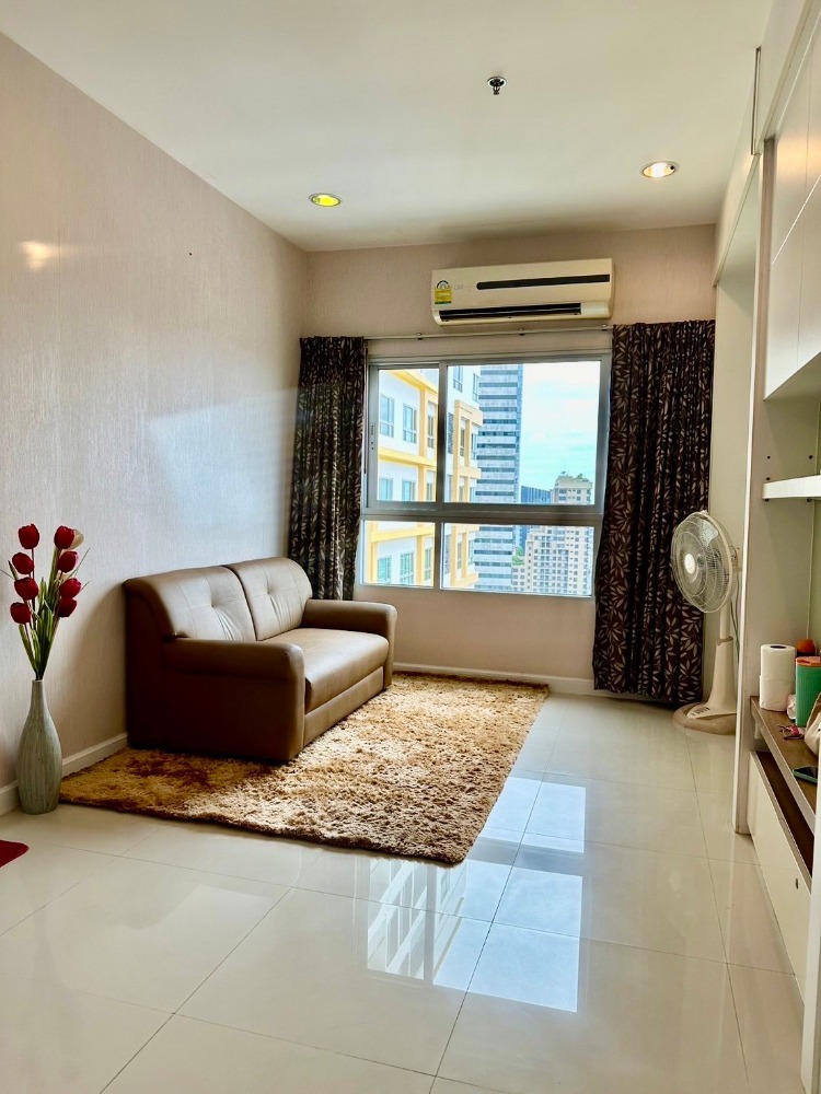 For RentCondoWongwianyai, Charoennakor : Hot Price for rent Q House Sathorn, cheapest price, beautiful room 🔥