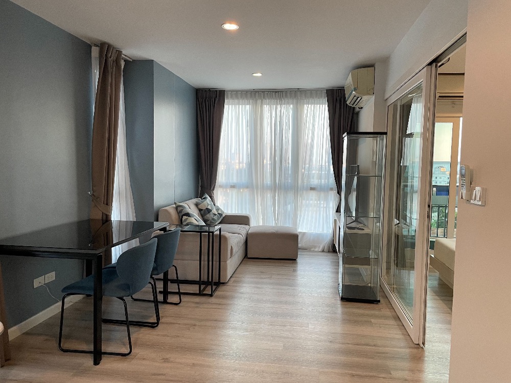 For RentCondoPattanakan, Srinakarin : Large corner condo, 40 sqm, 7th floor, good view, fully furnished, built in the whole room With appliances, parking