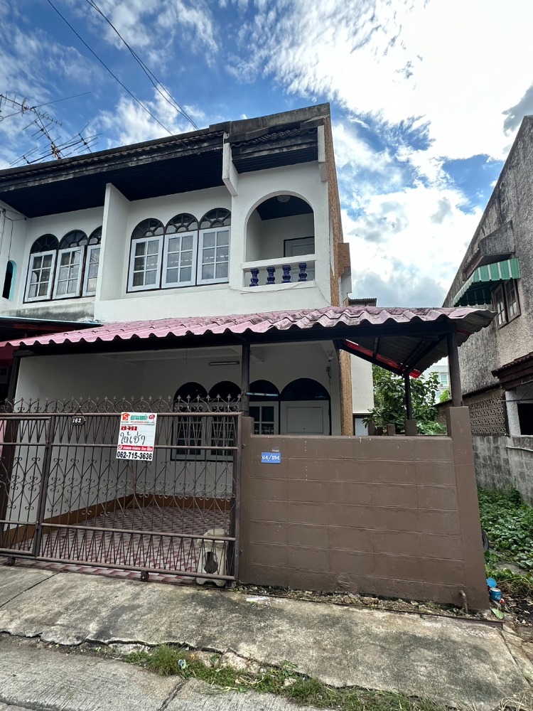 For RentTownhouseSeri Thai, Ramkhamhaeng Nida : Rent a 2-storey townhouse behind the corner, 22 square wa., Sirinathep Village 2, Ramkhamhaeng Road 106, Saphan Sung Subdistrict, Saphan Sung District