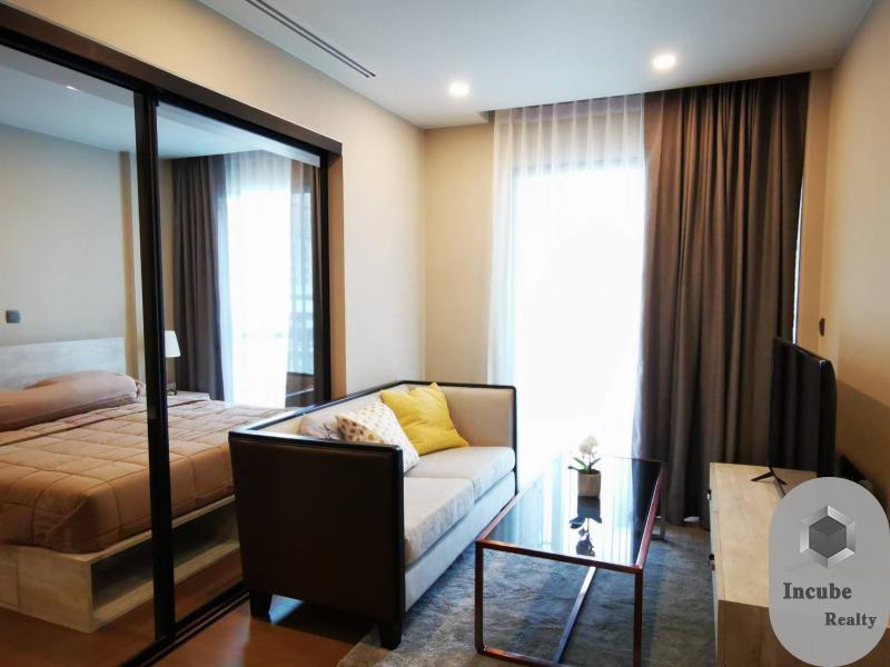 For RentCondoWitthayu, Chidlom, Langsuan, Ploenchit : For Rent Na Vara Residence 1 Bedroom 1 Bathroom 45 sqm