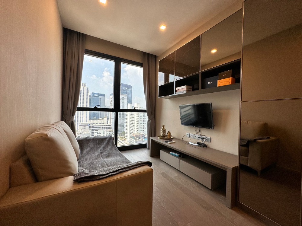 For RentCondoSukhumvit, Asoke, Thonglor : 🔥Best Deal, the cheapest price in the building!! 🔥 @Ashton Asoke (34 sq m.), 1 bedroom, 1 bathroom Fully furnished + electric, ready to move in, beautiful room as in the picture You can make an appointment to see the room.