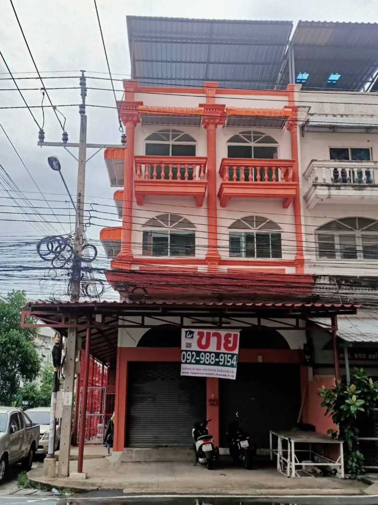 For SaleShophouseNonthaburi, Bang Yai, Bangbuathong : Commercial building for sale, 2 adjacent units, 27 square wa. Located in Bang Yai City market, corner room.