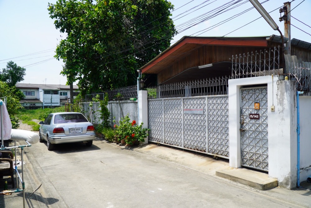 For SaleHouseRatchadapisek, Huaikwang, Suttisan : Single house, Soi Suea Yai Uthit (Ratchada 36), 105 square wah.