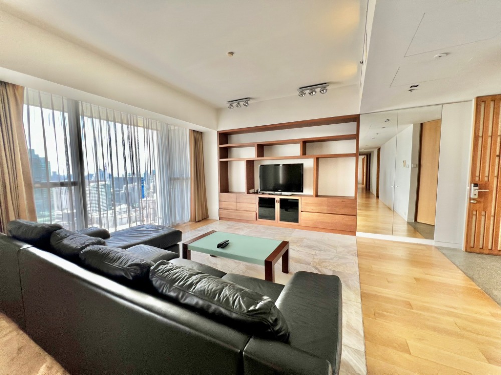 For RentCondoSathorn, Narathiwat : ( U20240621700 ) UNBLOCKED VIEW !! FOR RENT✨✨ The Met Sathorn Condo, 3 bedrooms, 4 bathrooms + maid's room🧹, Area 197 Sq.M. , High Floor