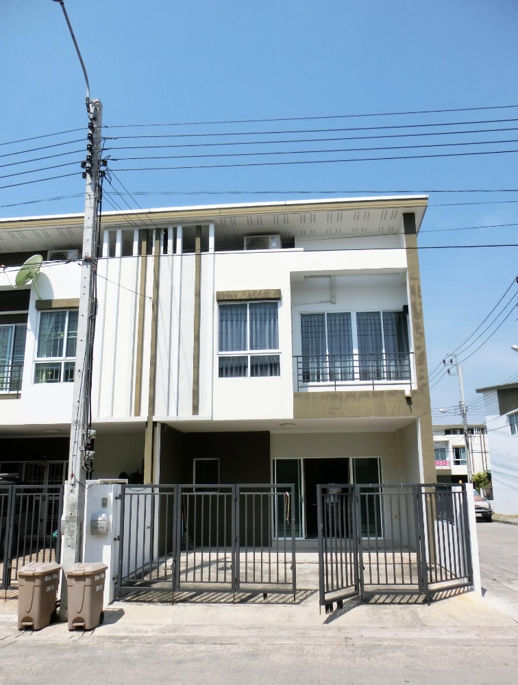 For SaleTownhouseNawamin, Ramindra : Urgent sale, 2-storey townhouse (behind the corner), Bless Ville Village, Soi Phraya Suren 25.