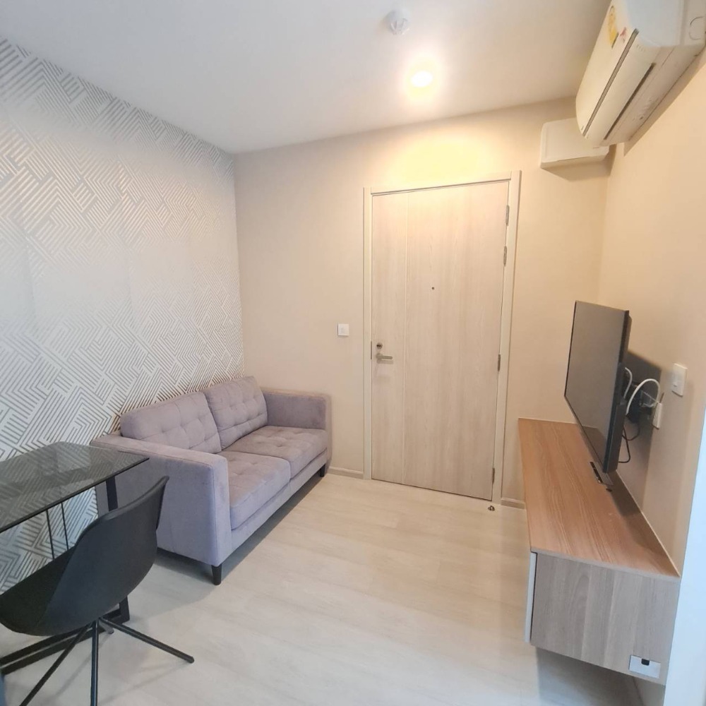 For RentCondoRama9, Petchburi, RCA : Very good price room for rent LIFE ASOKE 1 bed 18,000 baht/month (agent under the building) TELL&amp;LINE 093-9256422(G)