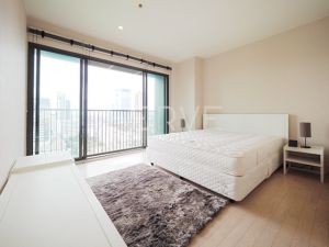 For RentCondoSukhumvit, Asoke, Thonglor : Condo For Rent At CBD in the Thong lor area Large 1 Bed with Bathtub and high fl. /At Noble Solo