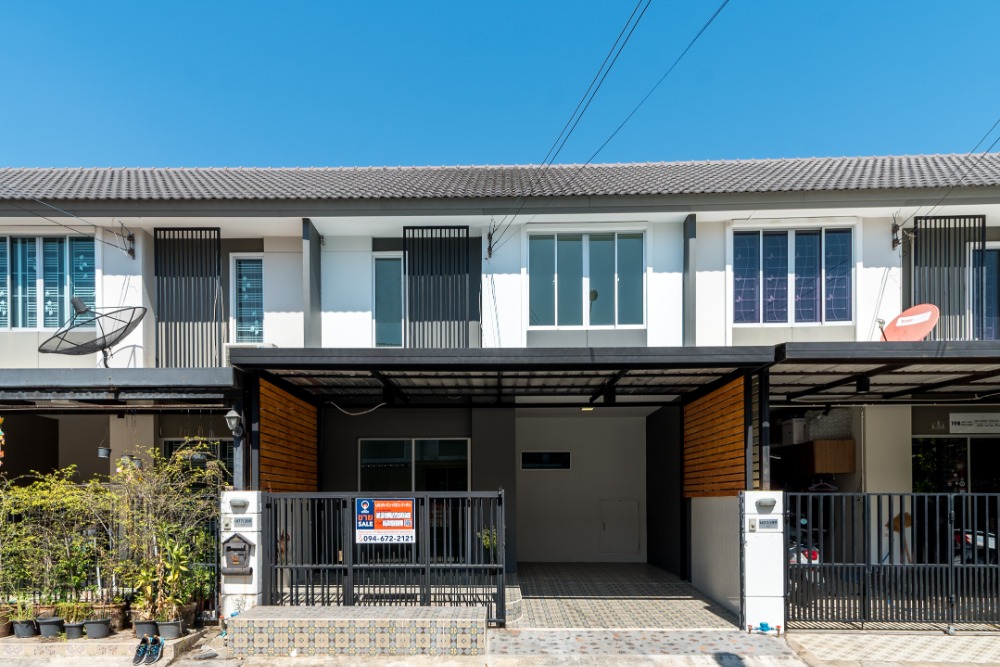 For SaleTownhouseMin Buri, Romklao : Urgent sale !! Newly renovated 2-storey townhome, fully renovated, ready to move in.