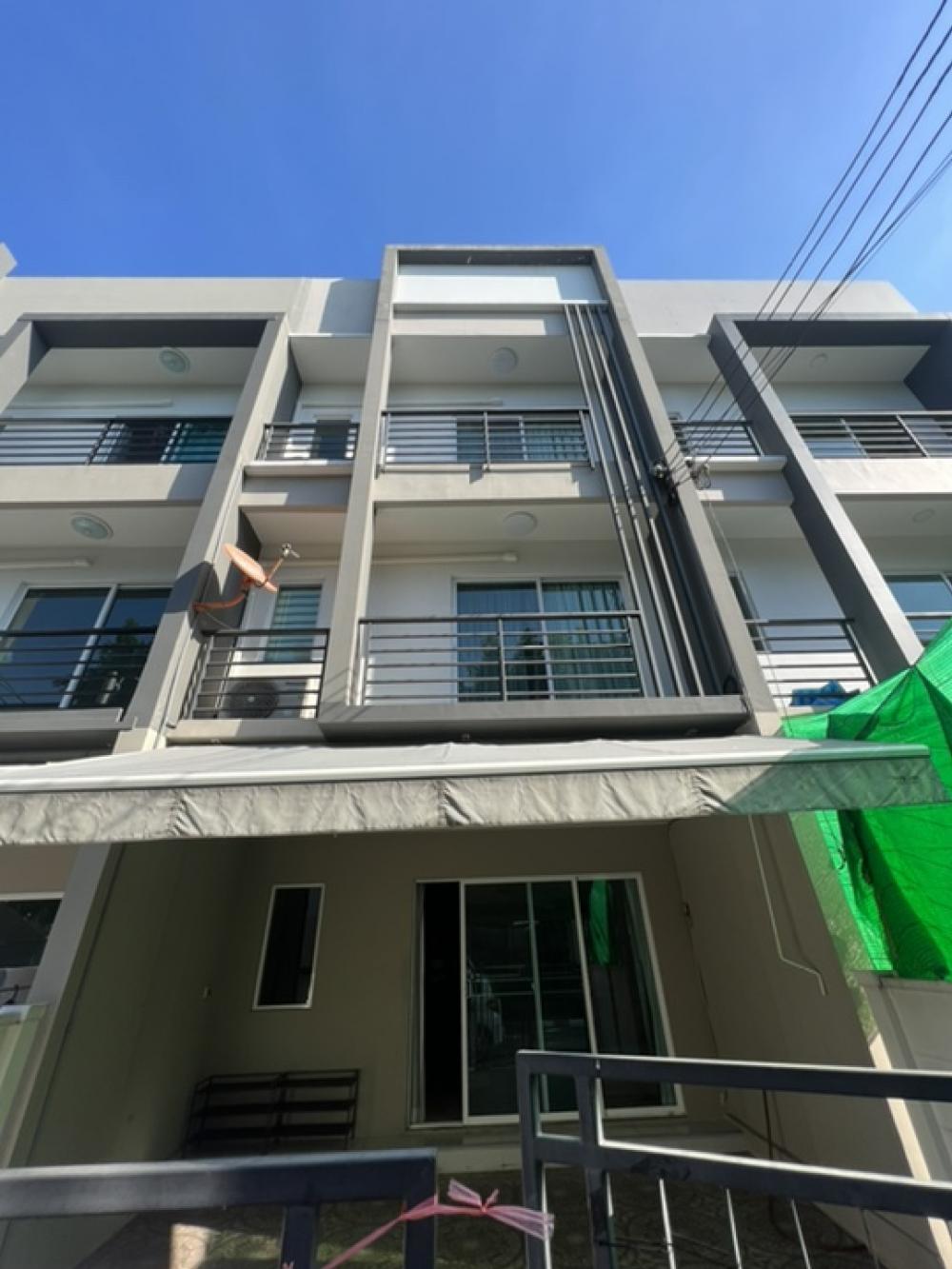 For RentTownhouseOnnut, Udomsuk : Baan Klang Muang On Nut 17 (Pattanakarn 20) Townhome, 3 bedrooms, 3 bathrooms.