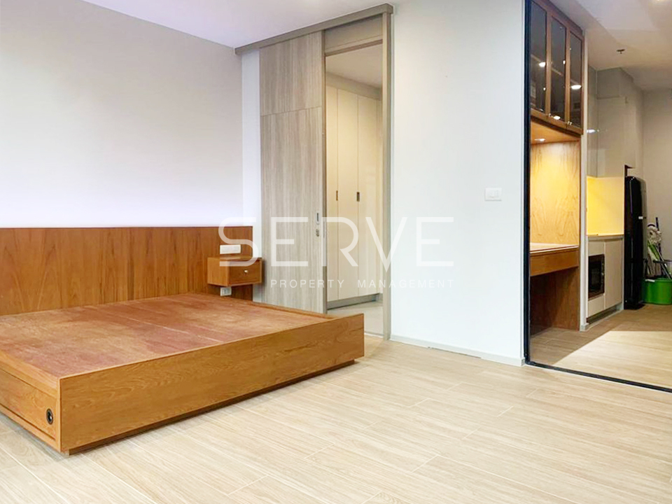 For RentCondoWitthayu, Chidlom, Langsuan, Ploenchit : 🔥32K🔥 - Corner Room Studio with Partition 47.59 sq.m. Perfect Location Next to BTS Phloen Chit at Noble Ploenchit Condo / For Rent