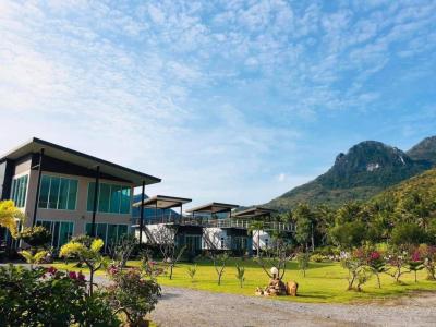 For SaleHouseHuahin, Prachuap Khiri Khan, Pran Buri : Land for sale with a vacation home, 5-3-92 rai, mountain view, near Sam Roi Yod Beach, Prachuap Khiri Khan