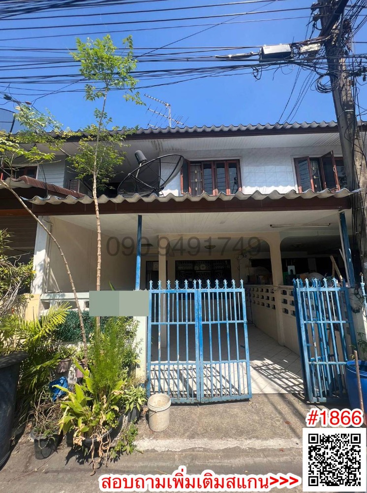 For RentHouseRatchadapisek, Huaikwang, Suttisan : Townhouse for rent, Sirisa Ratchada 32 Village, near Lat Phrao BTS station.