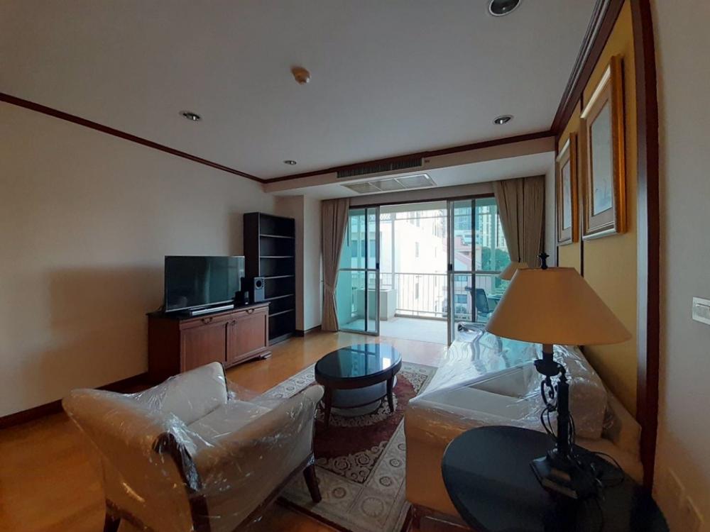 For SaleCondoSukhumvit, Asoke, Thonglor : Urgent, special price, luxury 2-bedroom condo in Phrom Phong area, very good location. Can walk to the BTS and Emquartier. The room is decorated in a classic style.