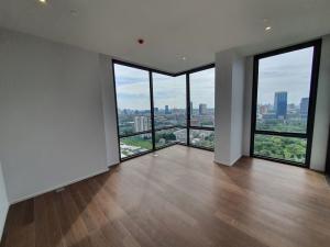 ขายคอนโดวิทยุ ชิดลม หลังสวน : Penthouse unit at Muniq Langsuan 4 Bedrooms For Sale