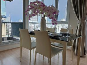 ขายคอนโดสาทร นราธิวาส : Rhythm Sathorn / 1 Bedroom (SALE WITH TENANT), ริธึ่ม สาทร / 1 ห้องนอน (ขายพร้อมผู้เช่า) NUT435