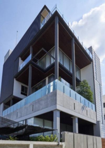 For SaleShophouseRatchadapisek, Huaikwang, Suttisan : Selling commercial buildings, office buildings, Ratchada, near the expressway, there are 7 floors in total.