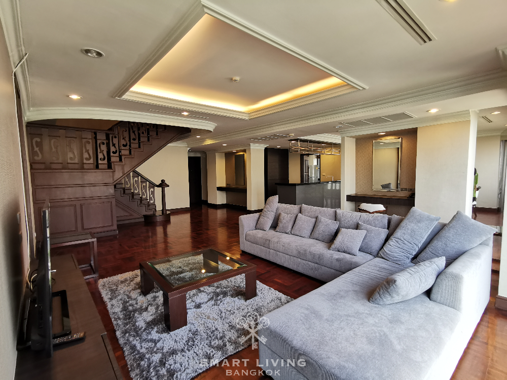 For RentCondoWitthayu, Chidlom, Langsuan, Ploenchit : Duplex Penthouse 4bed, huge balcony close to BTS Ploenchit.