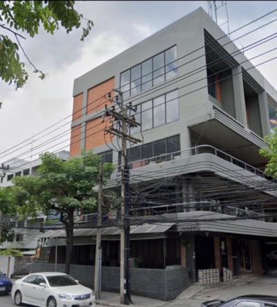 For SaleShophouseSukhumvit, Asoke, Thonglor : Urgent sale, commercial building, Ekkamai area, Thonglor, Park Avenue, 5 floors