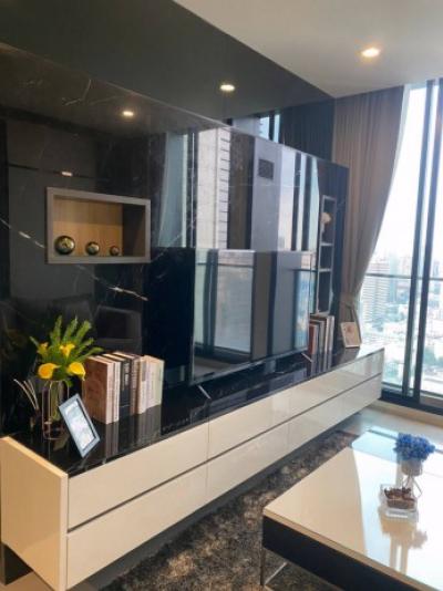 ให้เช่าคอนโดวิทยุ ชิดลม หลังสวน : Noble Pleonchit, 60 sqm. Beautiful, Elegant, Fully furnished One Bedroom Condo for Rent at Noble Pleonchit.