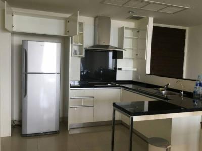 For SaleCondoWongwianyai, Charoennakor : Watermark Chaophraya, WaterMark Chaophraya 106 sqm 2 bed 2 bath very nice view Fully Furnished with all appliance for sale Good price!!