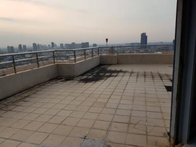 For SaleCondoWongwianyai, Charoennakor : Watermark Chaophraya, 273 sqm. Triplex Bare Shell Penthouse Three Bedrooms and Four Bathrooms for Rent at Watermark Chaophraya.