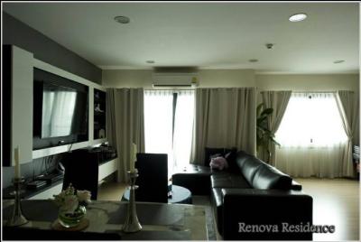 For SaleCondoWitthayu, Chidlom, Langsuan, Ploenchit : Renova Residence Chidlom, 140.3 sqm. the unit coming fully furnished with modern style furniture and design- Three bedrooms with bathrooms and balconies- large living room and dining area- western kitchen fully equipped- high floorCondo for SALE at R