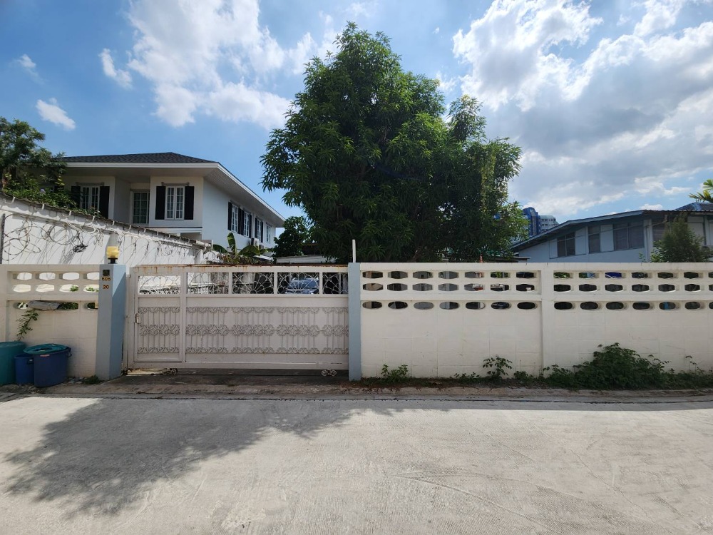 For RentHousePattanakan, Srinakarin : house for rent Near Seacon Square - Srinakarin, only 5 minutes