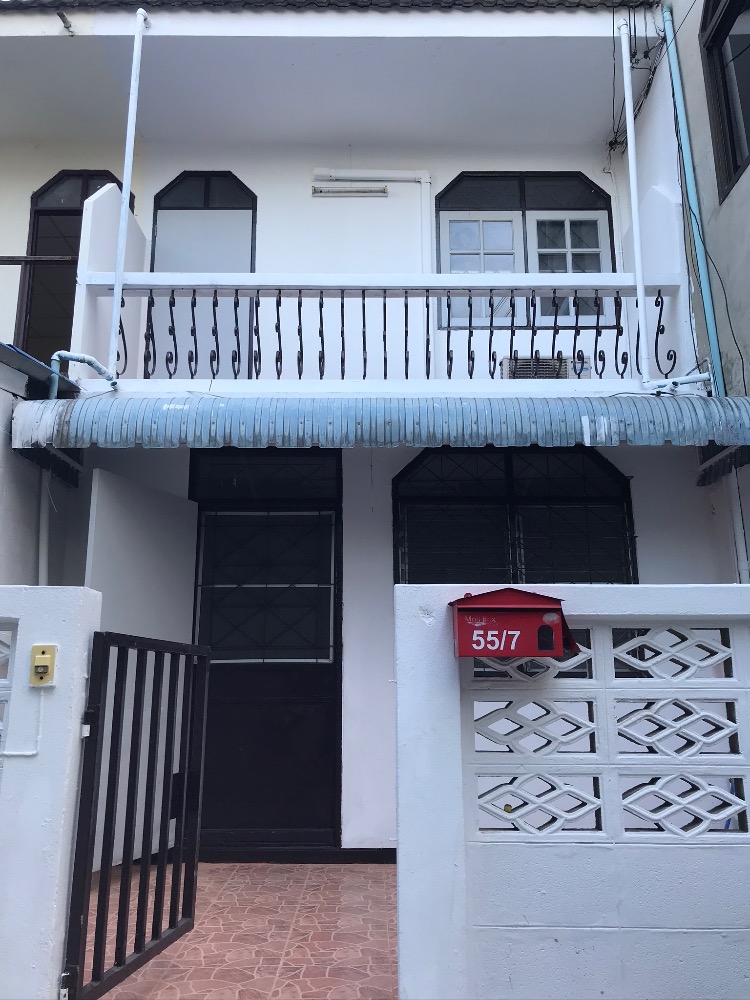 For RentTownhouseBangna, Bearing, Lasalle : Townhouse for rent Good location, cheap price!! Bangna/Bearing area