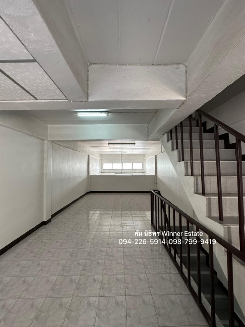 For SaleShophouseMahachai Samut Sakhon : Commercial building for sale, 3.5 floors, Siwarat 3 Project, on Main Road, newly renovated, close to the community, trading area, good location.