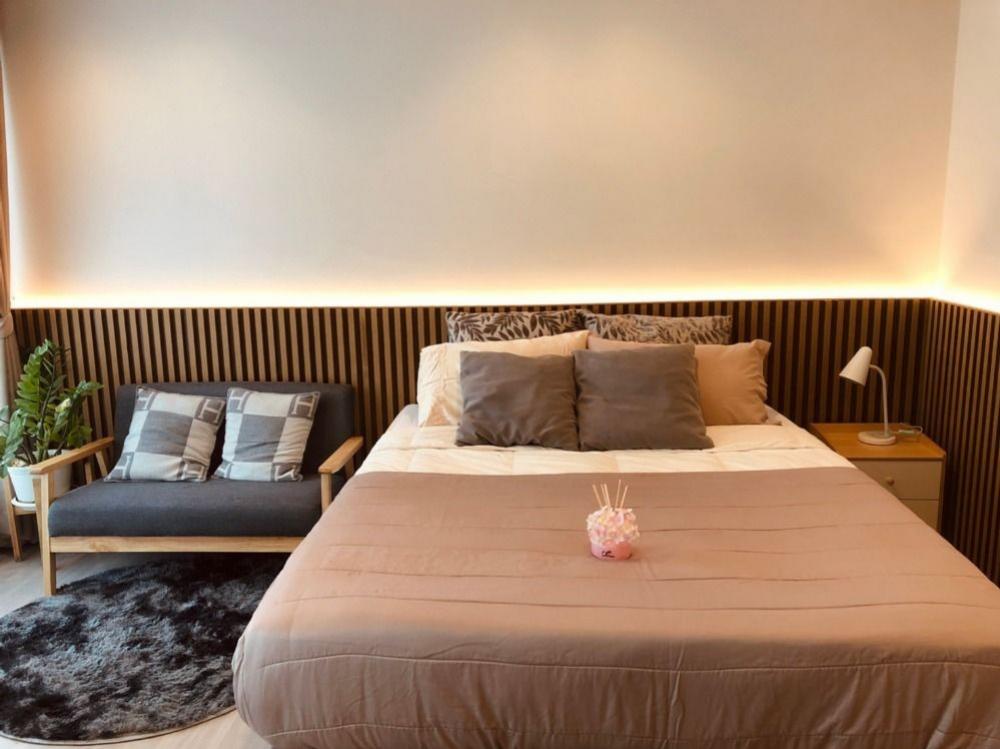 For RentCondoRama9, Petchburi, RCA : For rent, LIFE Asoke - Rama 9 (Life Asoke - Rama 9), interested in details. You can make an appointment to see the room. #Add Line, reply very quickly. Add Line: Line ID: @780usfzn (with @ too), code LAR9.9