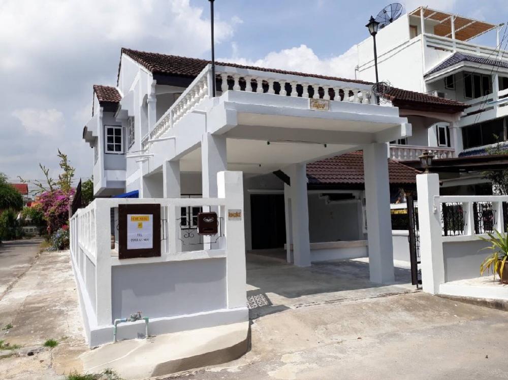 For SaleTownhouseHuahin, Prachuap Khiri Khan, Pran Buri : Corner townhouse In a project attached to a house next to Klai Kangwon Palace, walk only 300 m to the sea. Beautiful end of unit twin home located in Naebkehardt beach village next to king summer palace. 300 m walking to the beach.