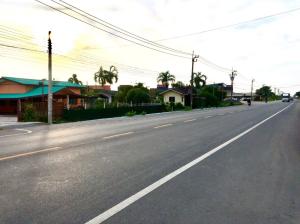 For SaleHousePattanakan, Srinakarin : House for sale, 170 square meters, next to the main road, suitable for doing business in Lat Krabang, near Suvarnabhumi Airport Can enter the motorway