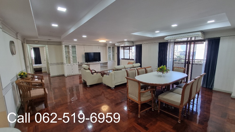 For RentCondoSukhumvit, Asoke, Thonglor : Phrom Phong Sukhumvit 39 | Pet friendly, luxury apartment, 3 bedrooms, 4 bathrooms, 250-270 sq m, suitable for families. The atmosphere is calm and private.