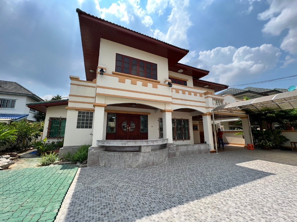 For RentHousePathum Thani,Rangsit, Thammasat : Single house 90 sq.wa. close to the expressway only 5 minutes, 3 bedrooms, 4 bathrooms, pets friendly