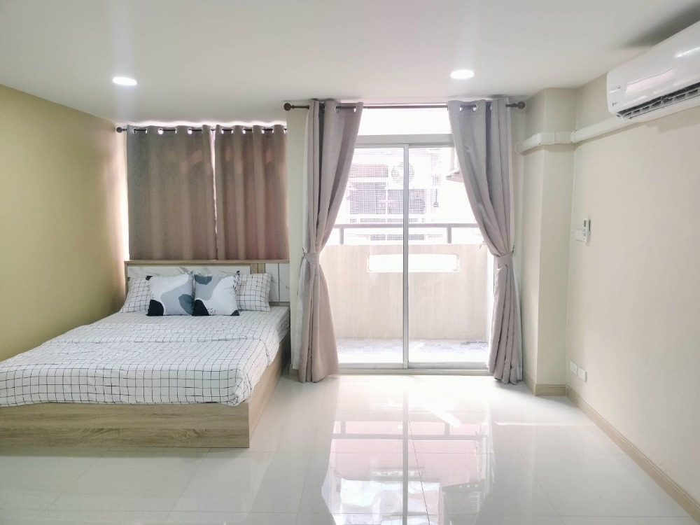 For SaleCondoChokchai 4, Ladprao 71, Ladprao 48, : Sell Rungrueng Condo Town, size 34 sq m., 6th floor, Building A, Ladprao 80 intersection 22, cheap renovation, 890,000 baht, interested contact 085-550-1599