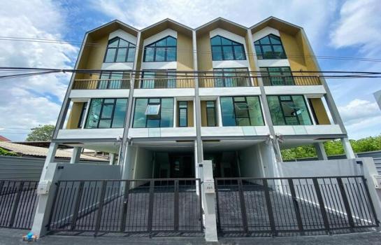 For RentTownhouseOnnut, Udomsuk : MM1 for sale or rent, townhome office, 4 floors, corner unit, many units to choose from. Soi Wachiratham 60 Sukhumvit 101/1 area