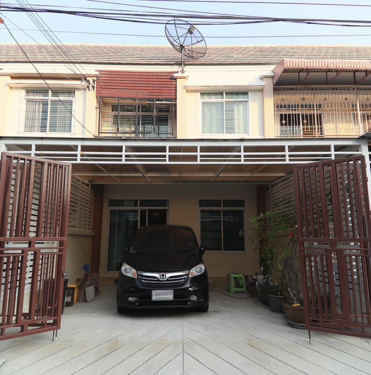 For SaleTownhouseThaphra, Talat Phlu, Wutthakat : Urgent sale, townhome, JSP Residence Kanlapaphruek Village, 22.8 sq m, good locations, ready to move in