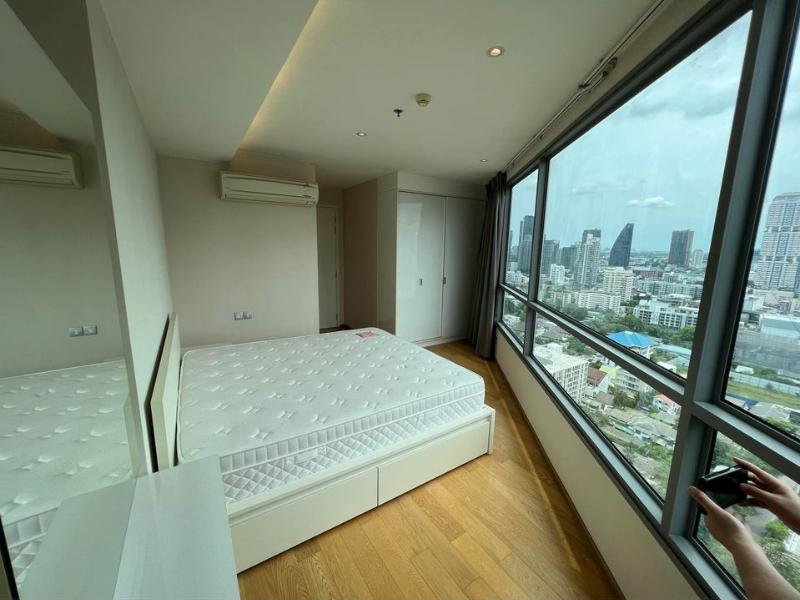 For SaleCondoSukhumvit, Asoke, Thonglor : For Sale H Sukhumvit 43 2 Bed 12.5 mb