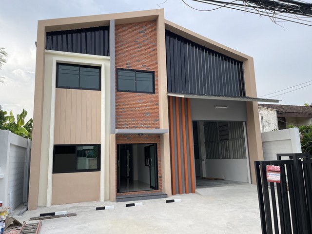 For RentWarehouseChokchai 4, Ladprao 71, Ladprao 48, : Warehouse for rent with offices in the area of Ladprao, Ratchada, Chokchai 4, Ladprao, Wang Hin, near BTS Phawana Chokchai 4, Ladprao, Wang Hin, Ratchada, new warehouse and office building.