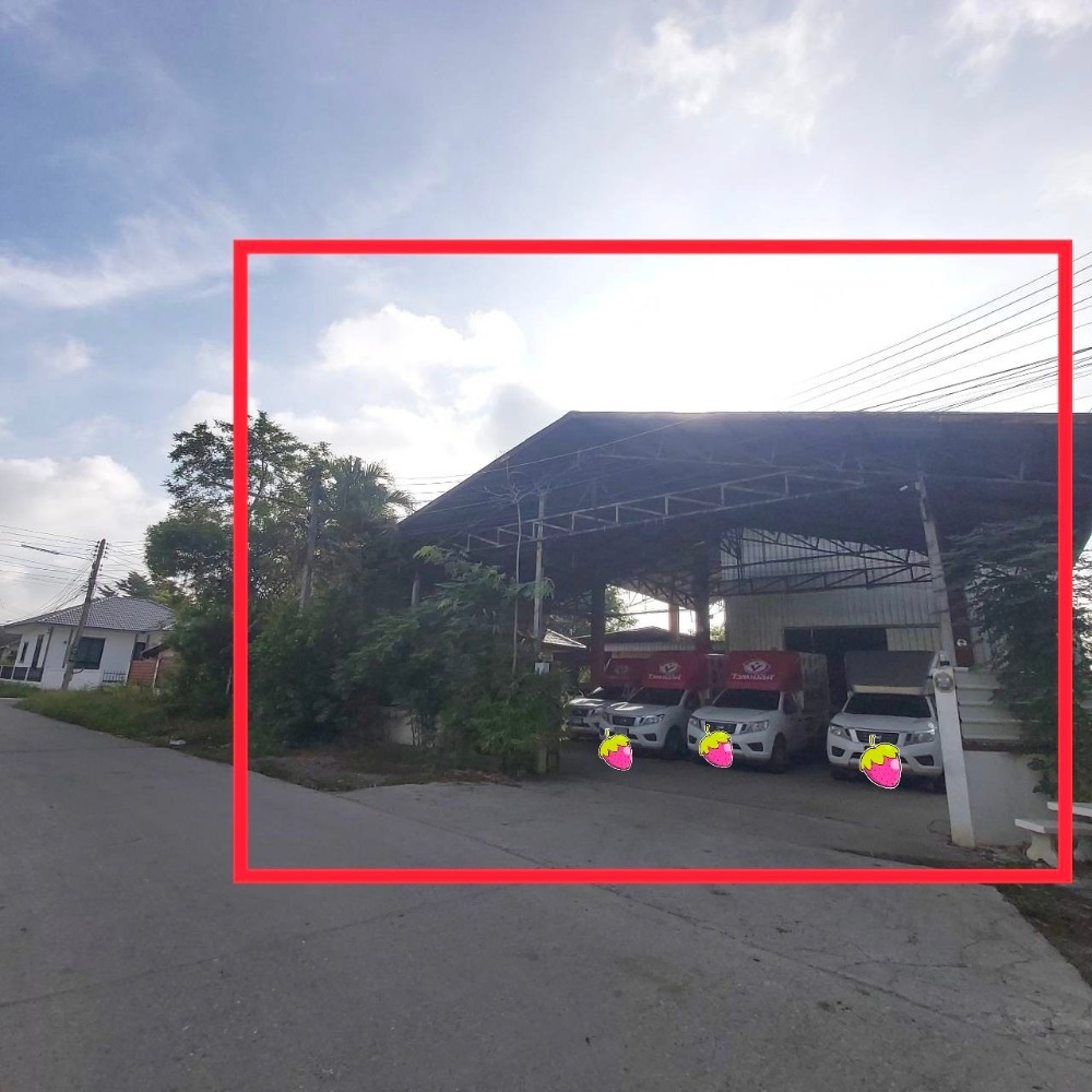 For SaleWarehouseLop Buri : For sale of land with warehouses, offices, one-story house, area of 204 square meters, enter the alley through Petch Sothon Village.