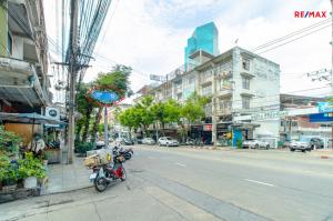 For SaleShophouseRama3 (Riverside),Satupadit : Commercial building for sale, Nonsi 12, including 4 booths, area 88 wah, just 50 meters into the alley, newly decorated