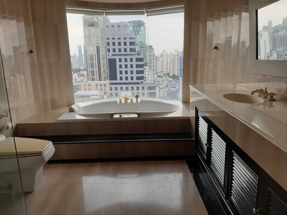 For SaleCondoSukhumvit, Asoke, Thonglor : Condo for sale 3-storey penthouse for sale, Le Raffine , Sukhumvit 24, near Phrom Phong Station, only 10 minutes (650 meters) away, good location, easy access to many routes near shopping