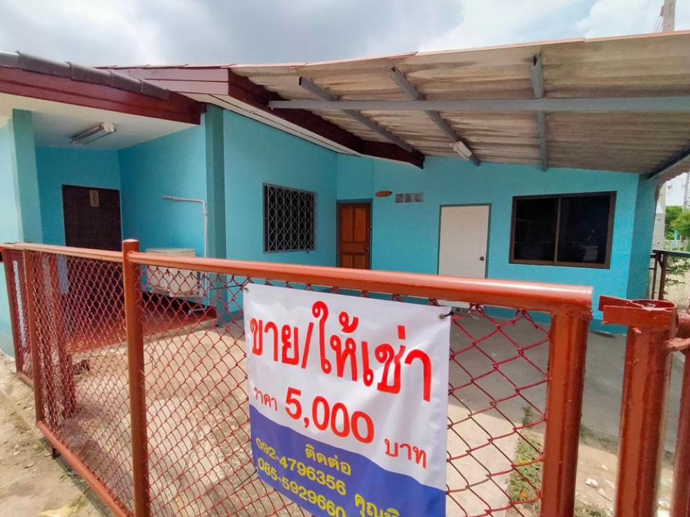 For RentHouseNakhon Sawan : New house for rent Located in Nakhon Sawan Province, corner house, National Housing Authority 1, cheap price, size 38 sq m, 3 bedrooms, 3 bathrooms, 1 kitchen, 1 hall, has parking for 2 cars.